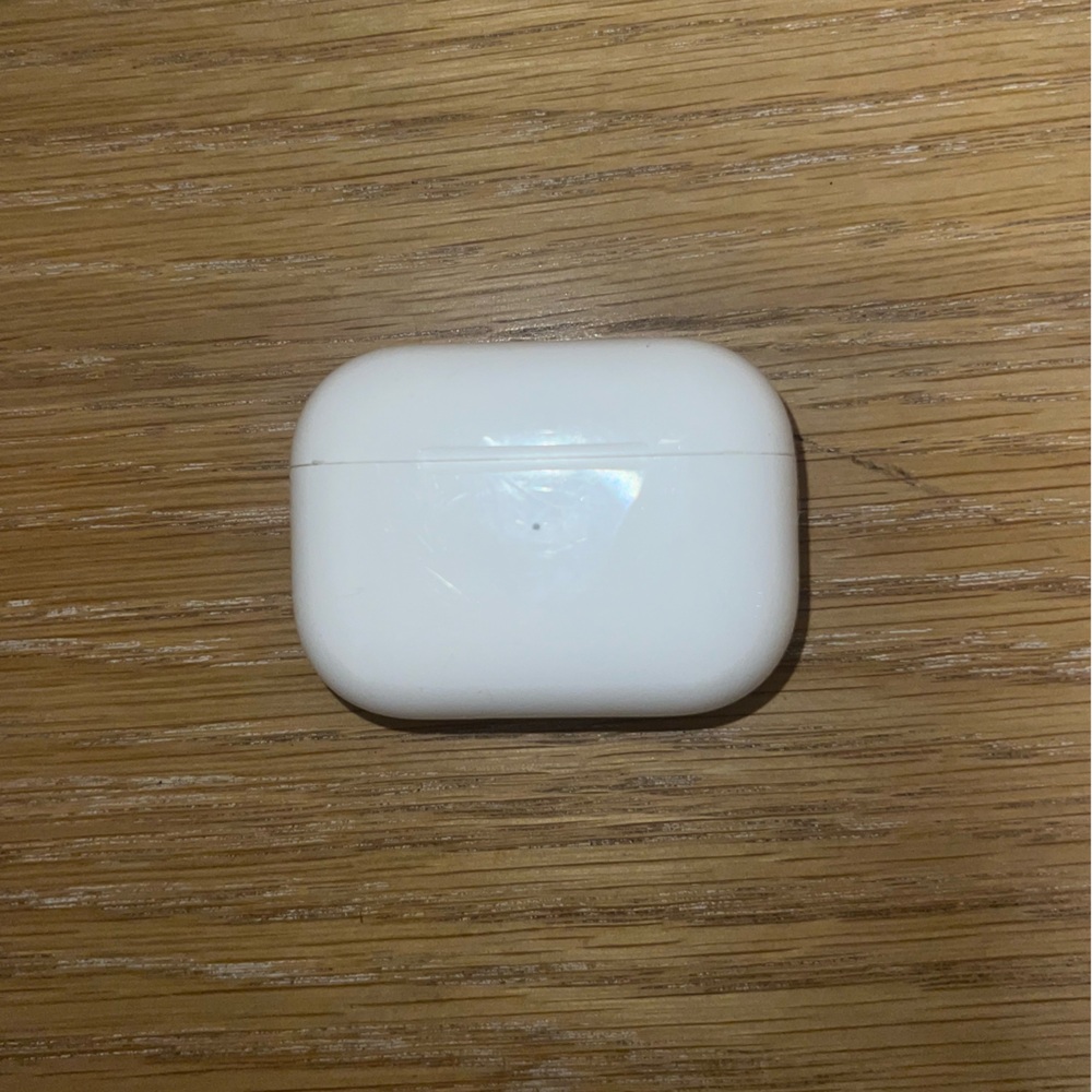Apple White AirPod Earbud Headphone case